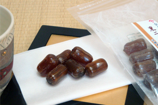 特等級沖縄産黒糖100％使用ニッキ入り黒飴の“黒ニッキ飴”