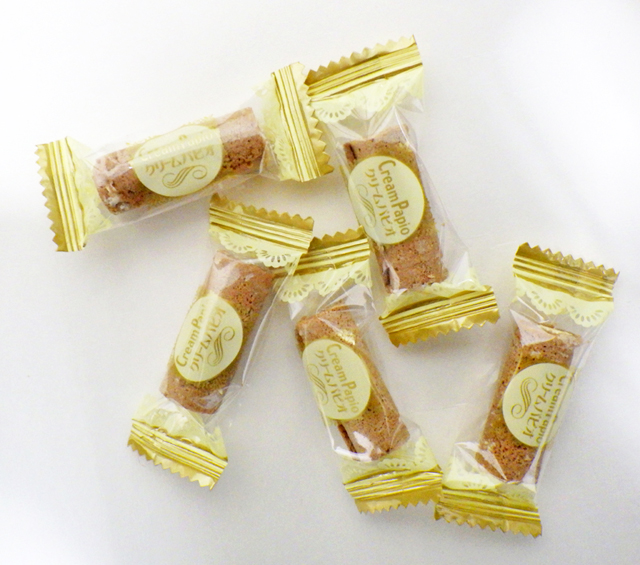 クリーム入り　お菓子。