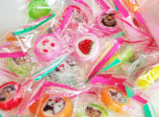 かわいいあめ 動物の絵柄のお菓子として人気のかわいいあめ ラブリーキャンディ 飴の通販 金扇