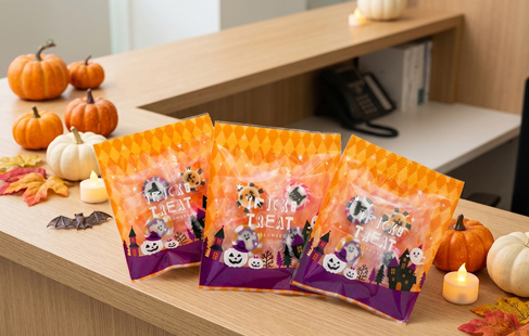 ハロウィン　配る　お菓子。